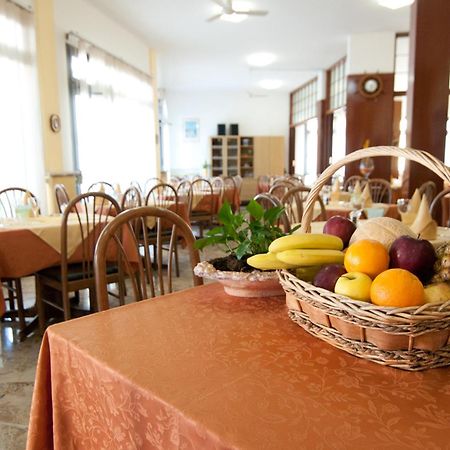 רוסולינה מארה Hotel Milan מראה חיצוני תמונה