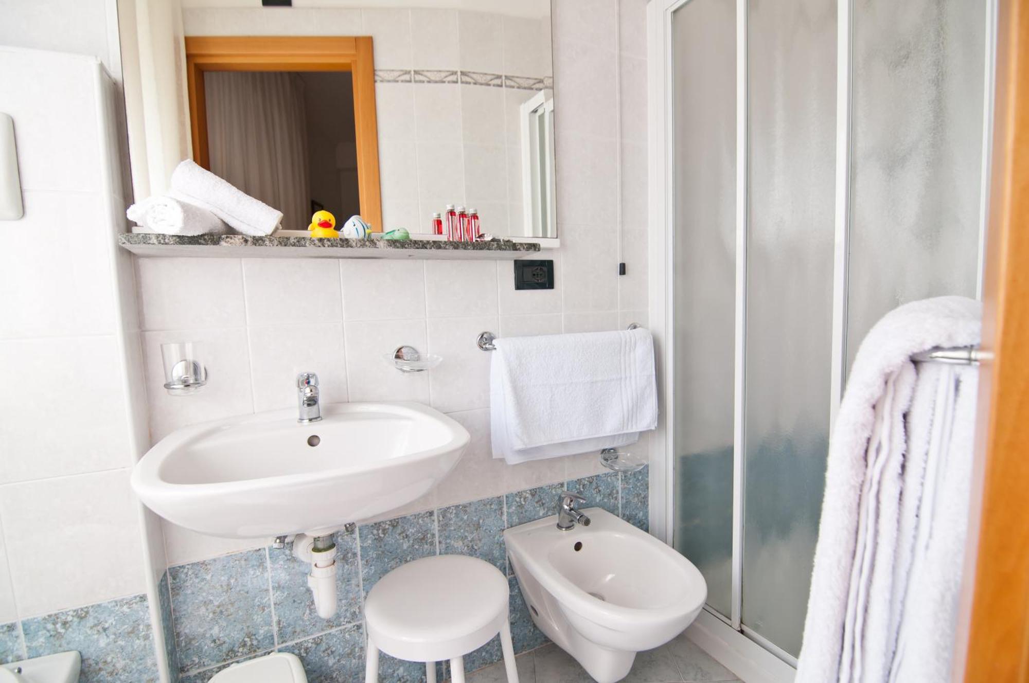 רוסולינה מארה Hotel Milan מראה חיצוני תמונה