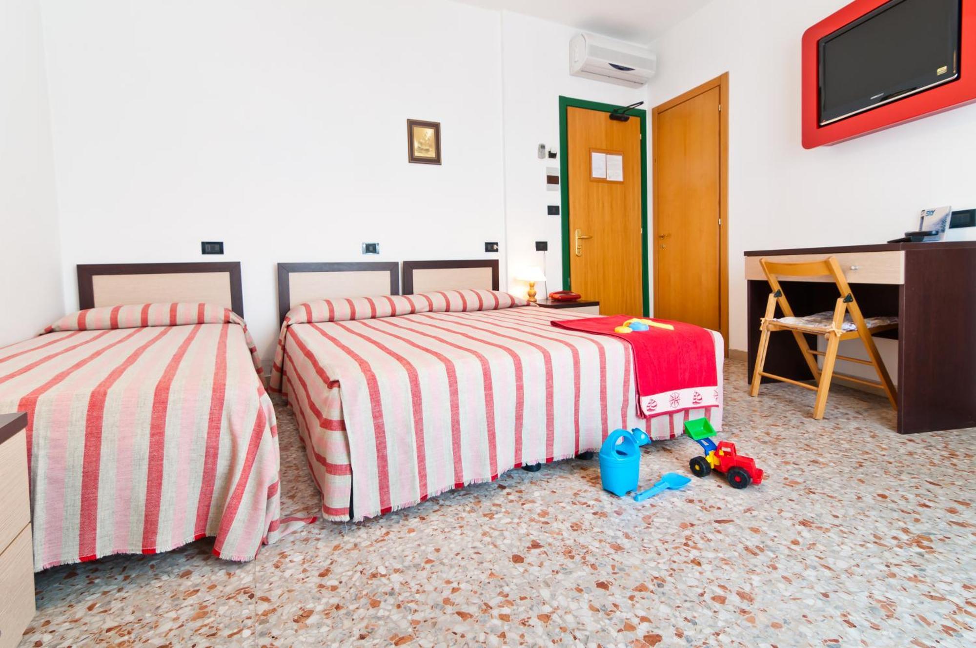 רוסולינה מארה Hotel Milan מראה חיצוני תמונה