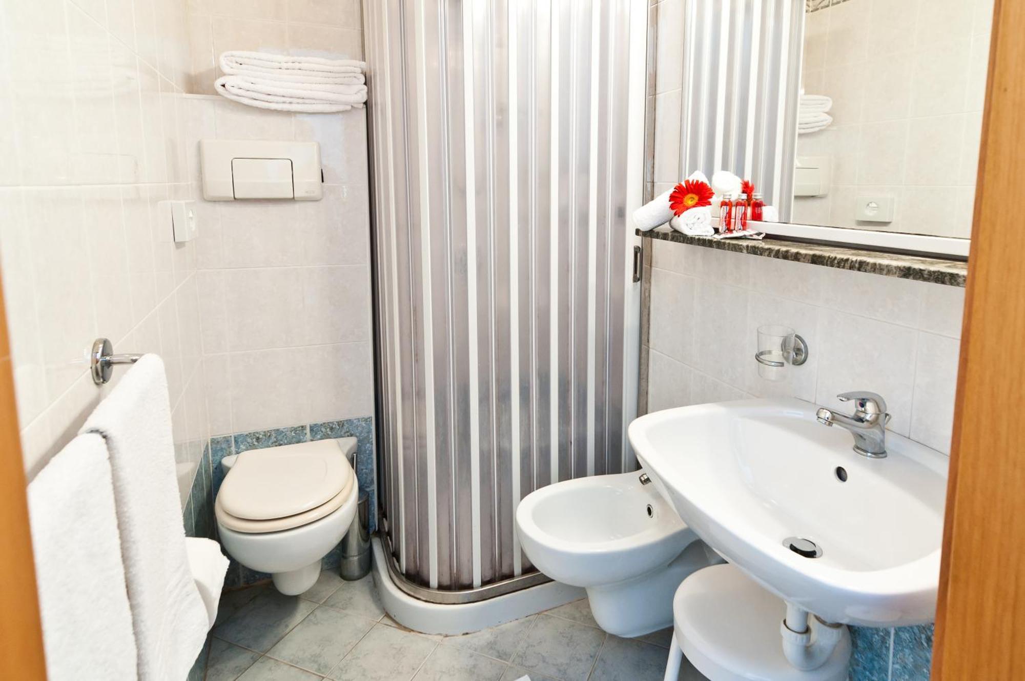 רוסולינה מארה Hotel Milan מראה חיצוני תמונה