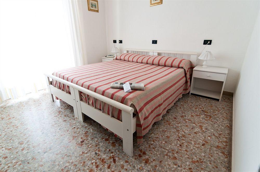 רוסולינה מארה Hotel Milan מראה חיצוני תמונה