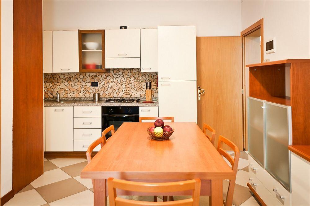 רוסולינה מארה Hotel Milan מראה חיצוני תמונה