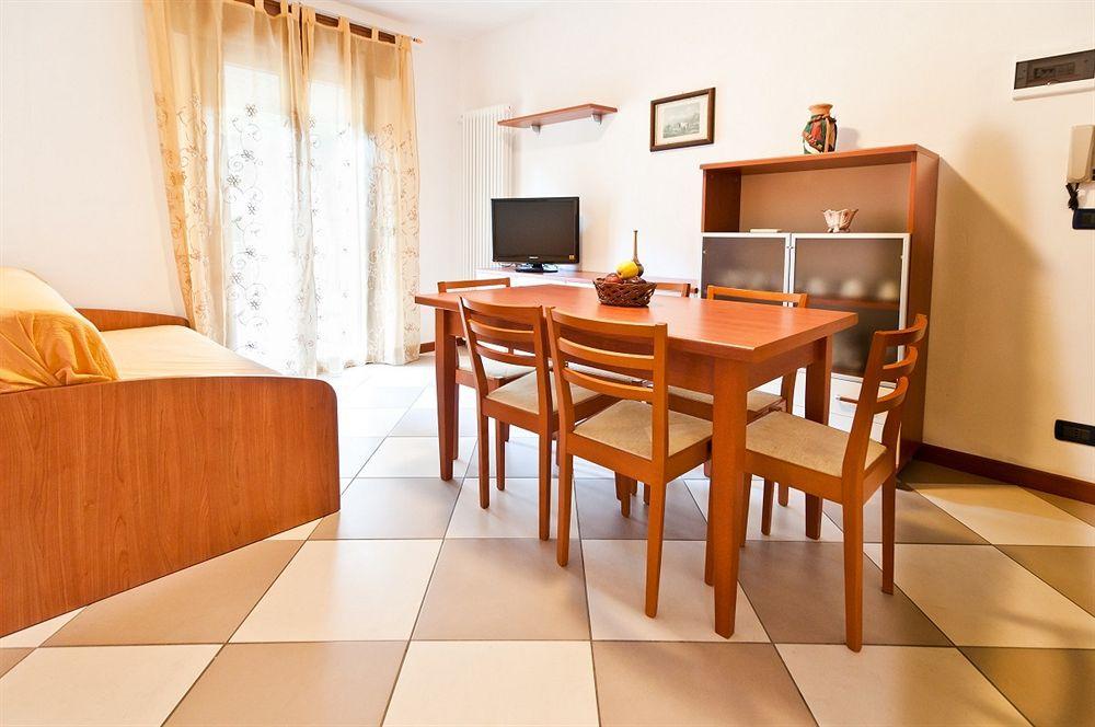רוסולינה מארה Hotel Milan מראה חיצוני תמונה