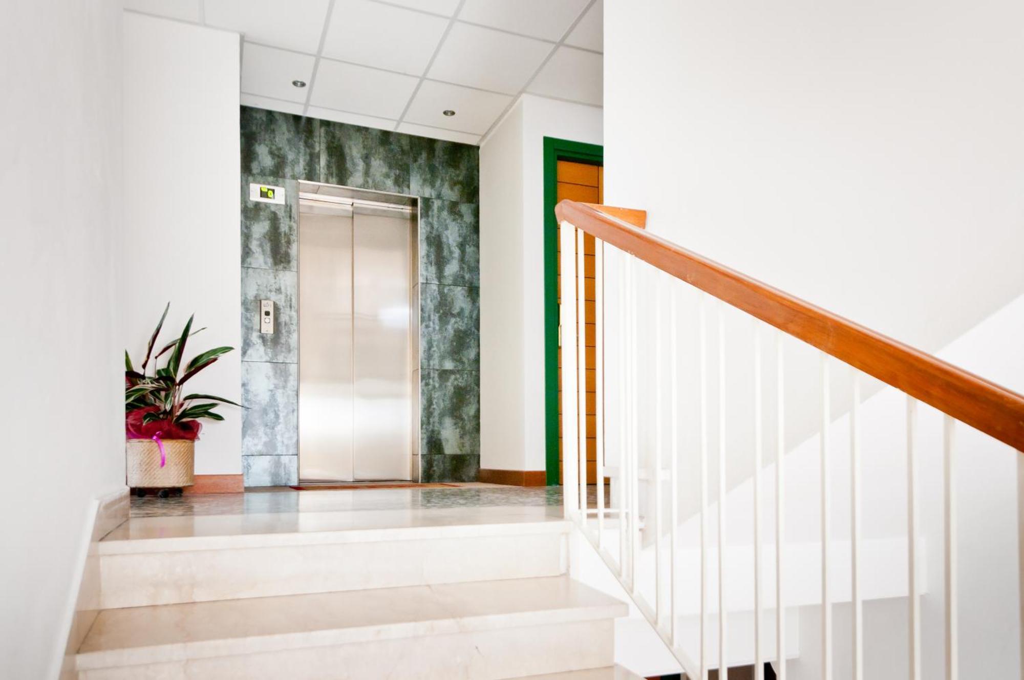 רוסולינה מארה Hotel Milan מראה חיצוני תמונה