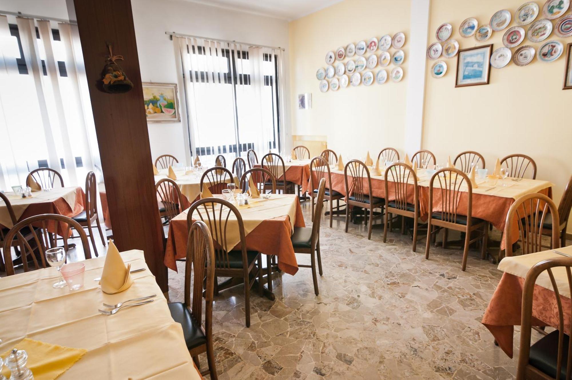 רוסולינה מארה Hotel Milan מראה חיצוני תמונה