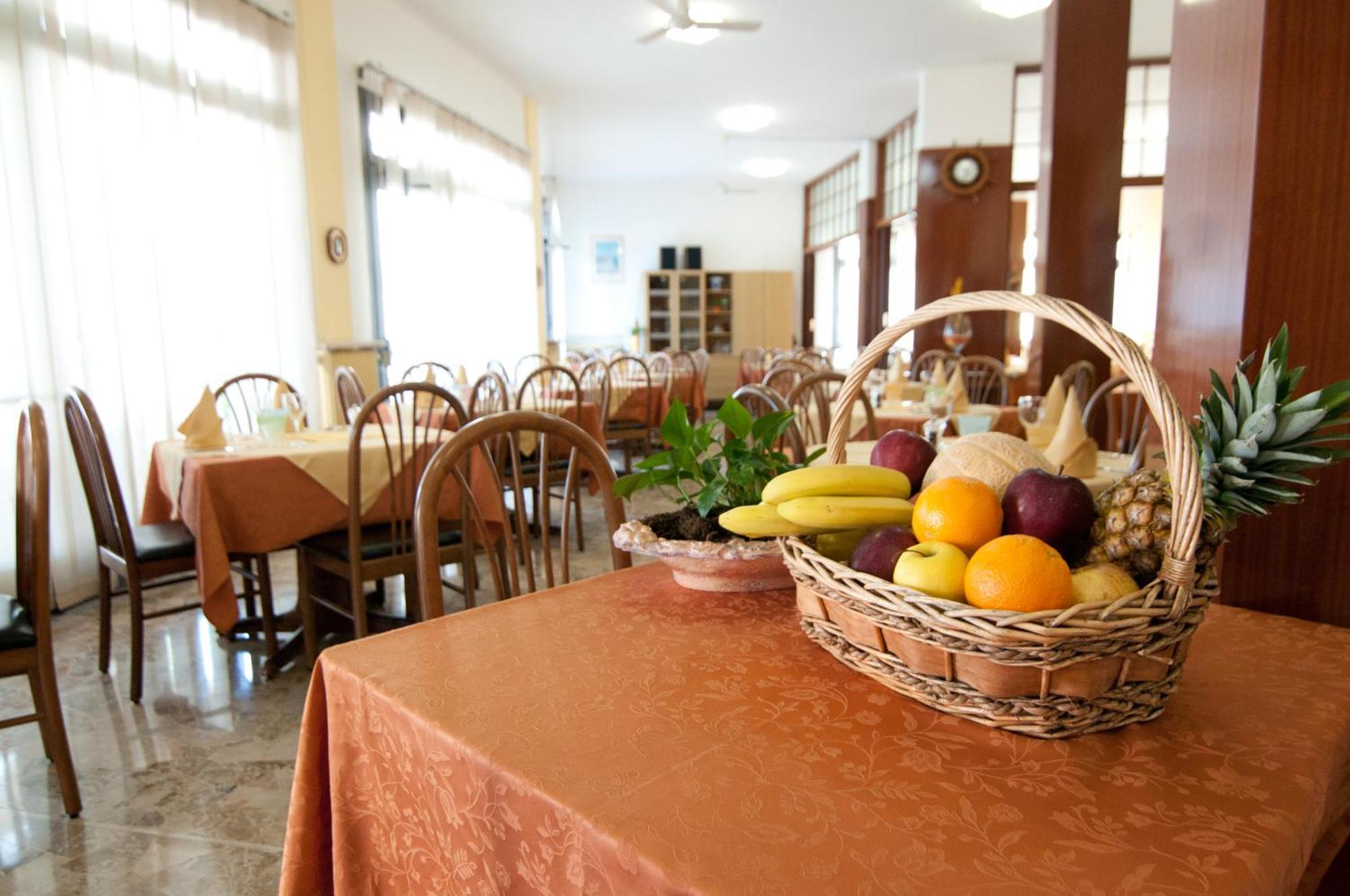 רוסולינה מארה Hotel Milan מראה חיצוני תמונה