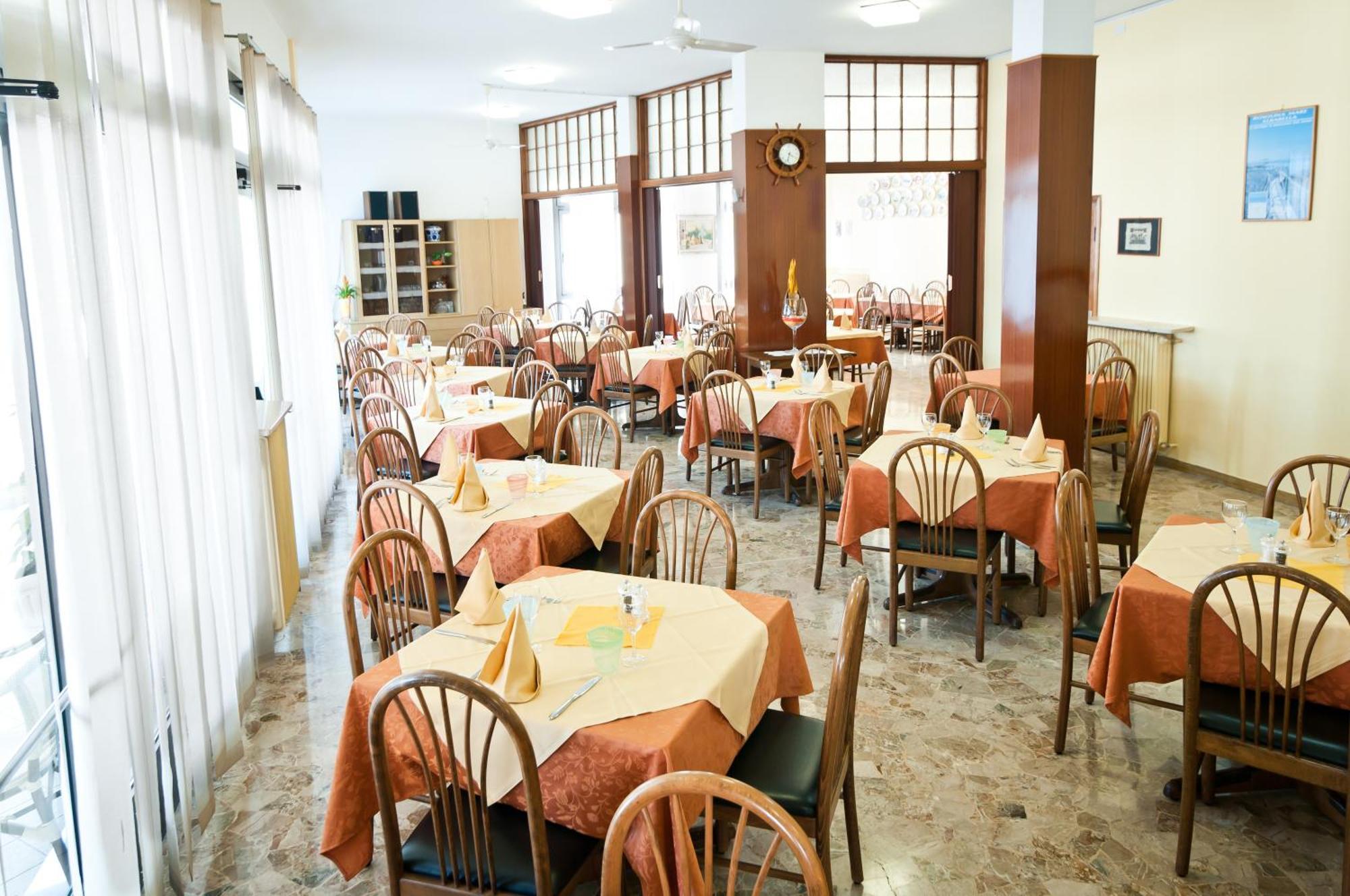 רוסולינה מארה Hotel Milan מראה חיצוני תמונה