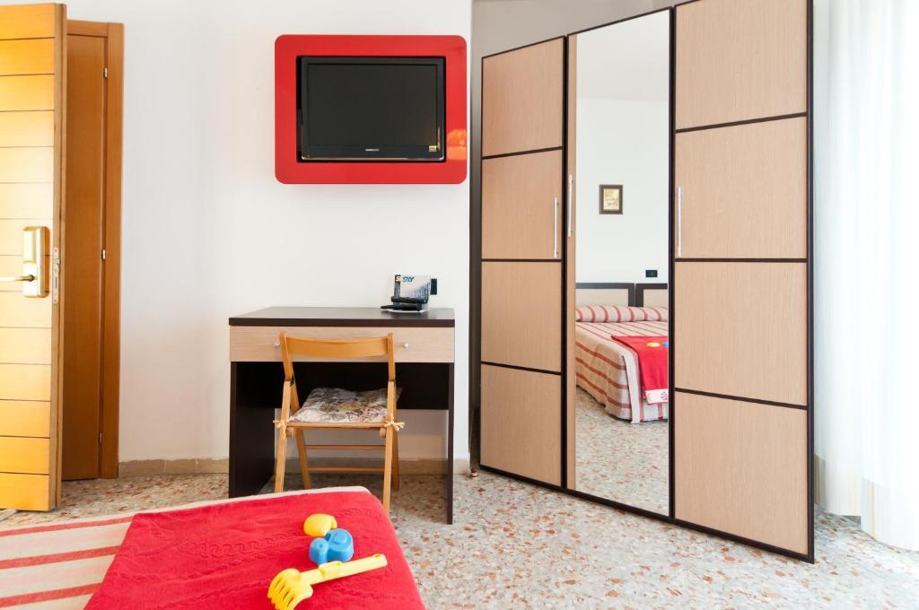 רוסולינה מארה Hotel Milan חדר תמונה